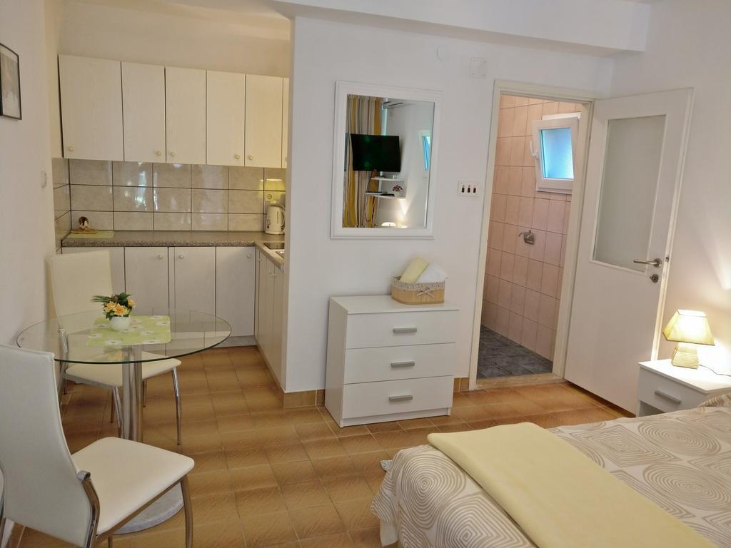 Apartments Ana - โรวีน ภายนอก รูปภาพ